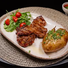 Ceafă Ibérico cu cartofi copți