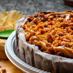 Tort de mere cu caramel și nuci