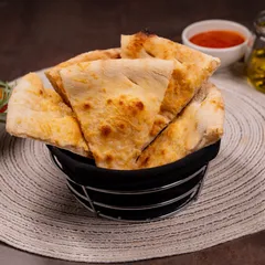 Focaccia cu ulei de măsline și oregano / usturoi