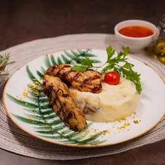 Piept de curcan aromatizat cu piure de cartofi și ciuperci