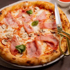 Pizza Prosciutto e Funghi
