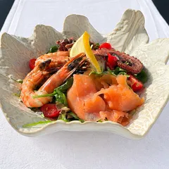 Salată cu fructe de mare