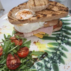 Sandwich Atrium