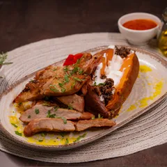 Secreto Ibérico cu cartof dulce copt & ardei roșu copt
