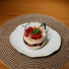 Tiramisu cu mascarpone și vișine