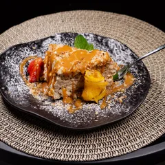 Tort de mere cu caramel și nuci